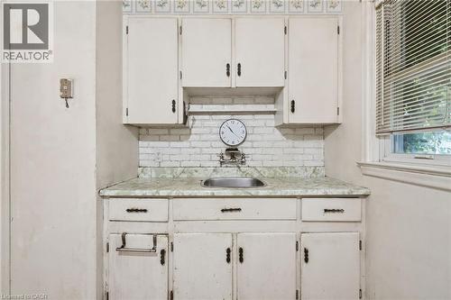 34 Eaton Place, Hamilton, ON - Indoor Photo Showing Kitchen