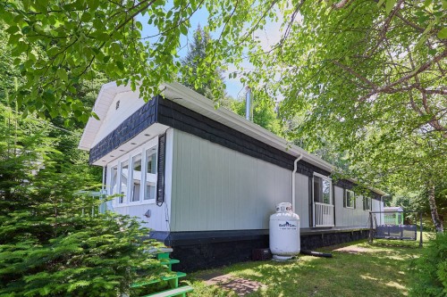 Façade - 80 Ch. Du Lac-St-Louis E., Saint-Zénon, QC - Outdoor
