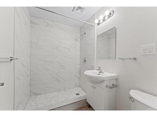 910 St. Luke, Windsor, ON 