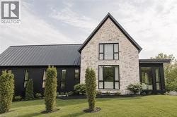 2 BRIDLEWOOD Crescent  Kitchener, ON N2C 2S4