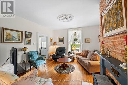 36 Craig Street, Perth, ON - Indoor Photo Showing Living Room