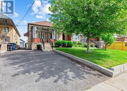 40 BOWIE AVENUE Toronto, ON M6E 2P1