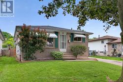 28 BOSTON CRESCENT  Hamilton, ON L8T 4N2