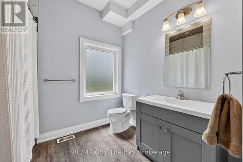 Main Floor 4pc Bathroom - 17 Elizabeth Avenue, Tiny, ON 