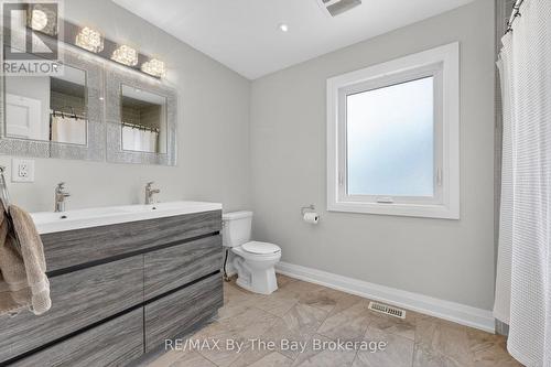 5pc Bathroom - 17 Elizabeth Avenue, Tiny, ON 