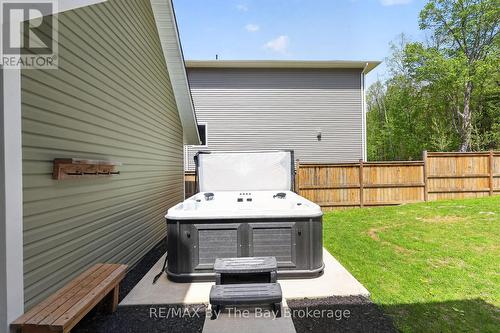 Hot Tub - 17 Elizabeth Avenue, Tiny, ON 