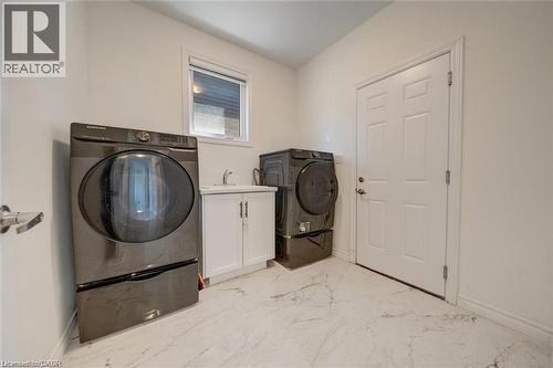 8077 Brookside Drive, Niagara Falls, ON - Indoor Photo Showing Laundry Room