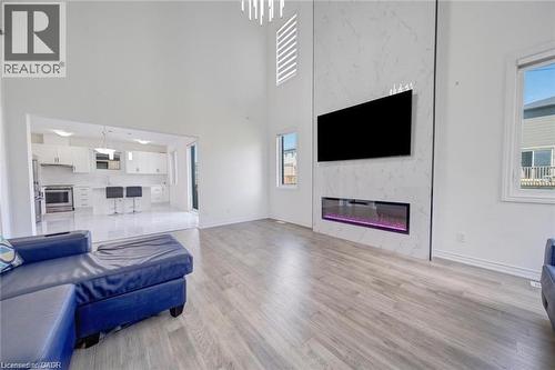 8077 Brookside Drive, Niagara Falls, ON - Indoor Photo Showing Living Room With Fireplace