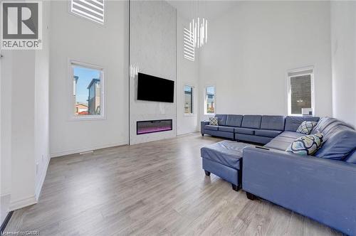 8077 Brookside Drive, Niagara Falls, ON - Indoor Photo Showing Living Room With Fireplace