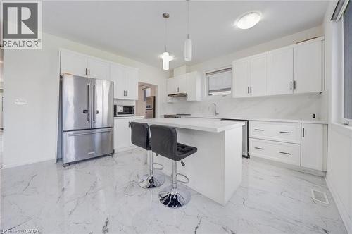 8077 Brookside Drive, Niagara Falls, ON - Indoor Photo Showing Kitchen With Upgraded Kitchen