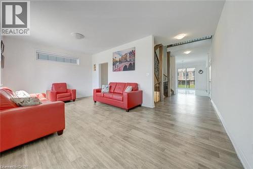 8077 Brookside Drive, Niagara Falls, ON - Indoor Photo Showing Living Room