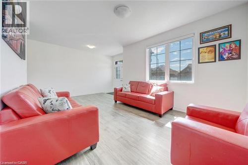 8077 Brookside Drive, Niagara Falls, ON - Indoor Photo Showing Living Room