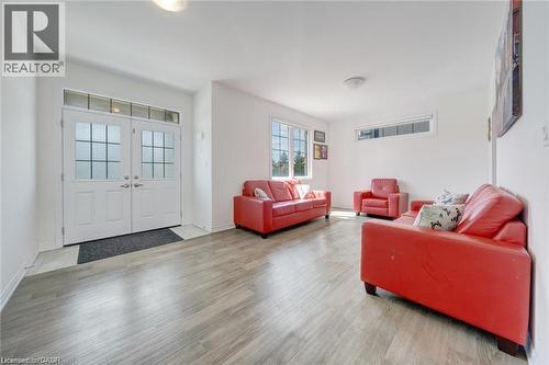 8077 Brookside Drive, Niagara Falls, ON - Indoor Photo Showing Living Room
