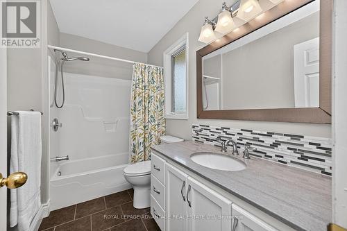 4 pc MF bathroom - 240 Noonan Road S, Rideau Lakes, ON 