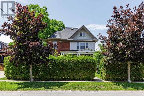 216 CEDAR STREET  Collingwood, ON L9Y 3A8