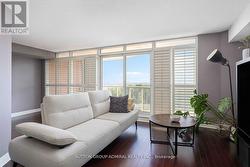 726 - 550 QUEENS QUAY W Toronto, ON M5V 3M8