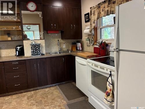 712 M Avenue, Perdue, SK - Indoor Photo Showing Kitchen