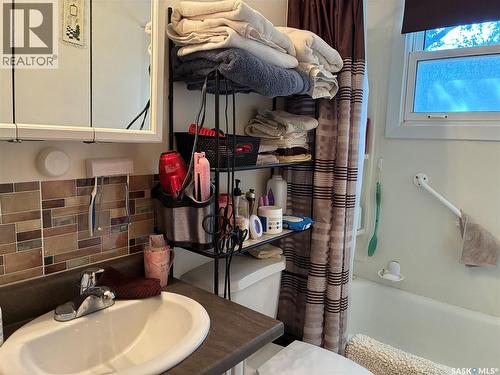 712 M Avenue, Perdue, SK - Indoor Photo Showing Bathroom