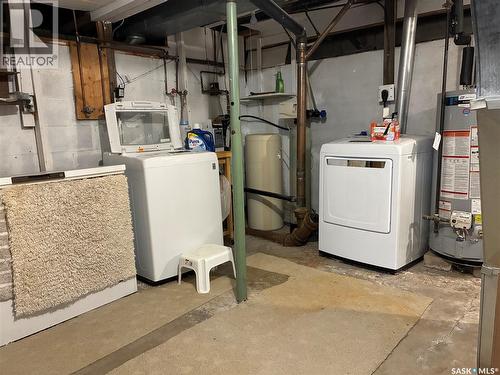 712 M Avenue, Perdue, SK - Indoor Photo Showing Laundry Room