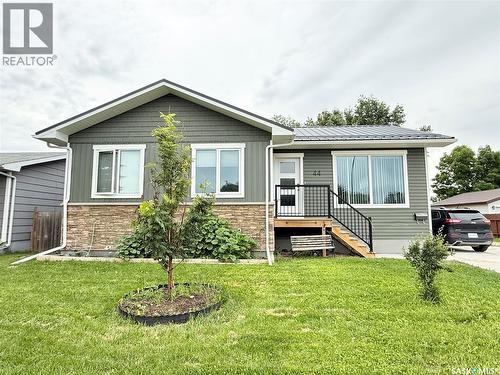 44 Mitchell Crescent, Weyburn, SK 