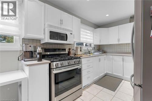3 Glen Vista Drive, Hamilton, ON - Indoor Photo Showing Kitchen