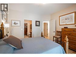 Primary bedroom on main floor - 