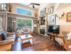 Bright open living area - 