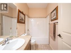 Bathroom on main floor - 