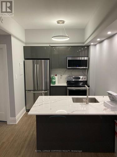 9 - 605 Shoreline Drive, Mississauga, ON - Indoor Photo Showing Kitchen With Double Sink
