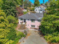 430 Gorge Rd WEST Saanich, BC V9A 1N1