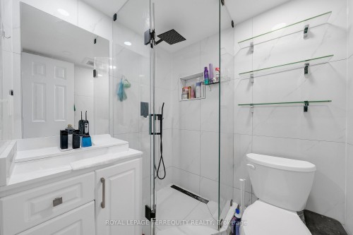 124-75 Turntable Crescent, Toronto, ON - Indoor Photo Showing Bathroom