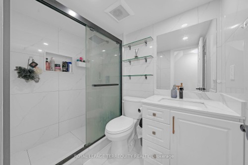 124-75 Turntable Crescent, Toronto, ON - Indoor Photo Showing Bathroom
