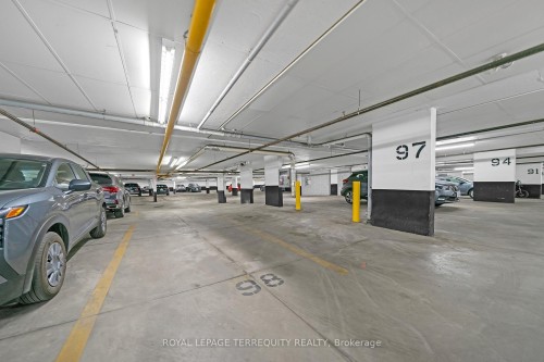 124-75 Turntable Crescent, Toronto, ON - Indoor Photo Showing Garage