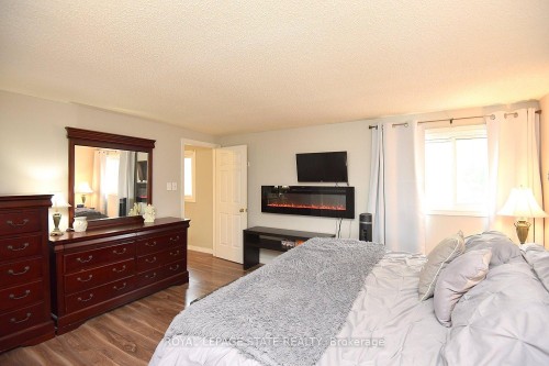 75 Josephine Drive, Hamilton, ON - Indoor Photo Showing Bedroom