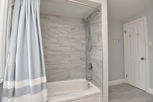 75 Josephine Drive, Hamilton, ON - Indoor Photo Showing Bathroom