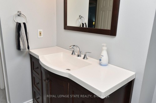75 Josephine Drive, Hamilton, ON - Indoor Photo Showing Bathroom