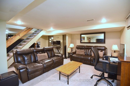 75 Josephine Drive, Hamilton, ON - Indoor Photo Showing Living Room