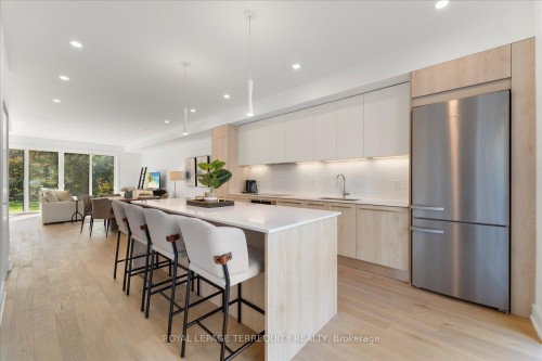 37 Rockmount Crescent, Gravenhurst, ON - Indoor Photo Showing Kitchen With Upgraded Kitchen