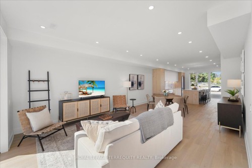 37 Rockmount Crescent, Gravenhurst, ON - Indoor Photo Showing Living Room