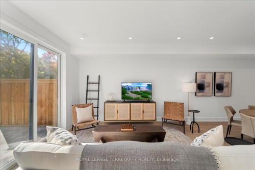 37 Rockmount Crescent, Gravenhurst, ON - Indoor Photo Showing Living Room