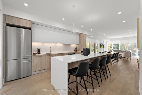 35 Rockmount Crescent, Gravenhurst, ON - Indoor Photo Showing Kitchen With Upgraded Kitchen