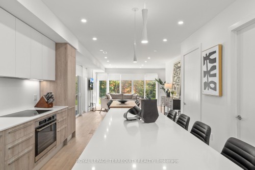 35 Rockmount Crescent, Gravenhurst, ON - Indoor Photo Showing Kitchen With Upgraded Kitchen
