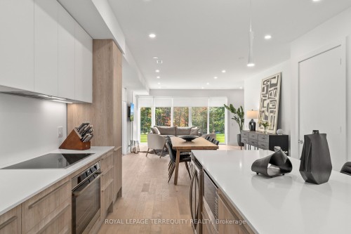 35 Rockmount Crescent, Gravenhurst, ON - Indoor Photo Showing Kitchen With Upgraded Kitchen