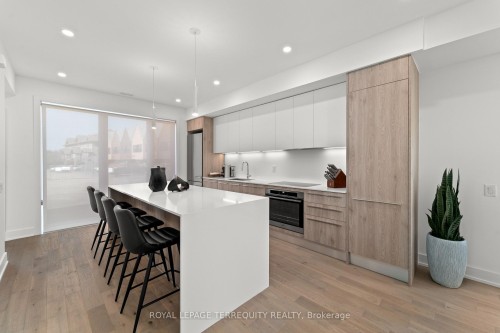 35 Rockmount Crescent, Gravenhurst, ON - Indoor Photo Showing Kitchen With Upgraded Kitchen