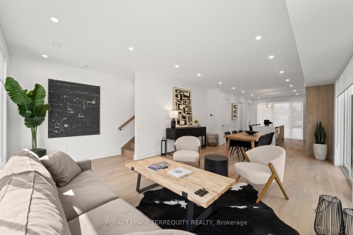 35 Rockmount Crescent, Gravenhurst, ON - Indoor Photo Showing Living Room