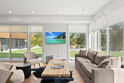 35 Rockmount Crescent, Gravenhurst, ON - Indoor Photo Showing Living Room