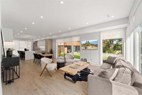 35 Rockmount Crescent, Gravenhurst, ON - Indoor Photo Showing Living Room