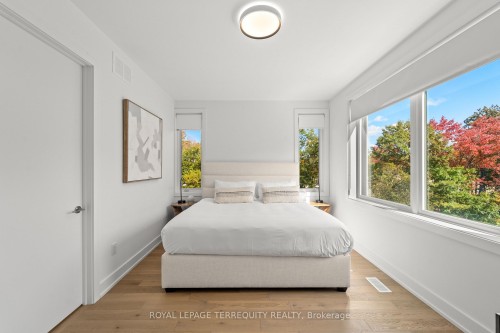 35 Rockmount Crescent, Gravenhurst, ON - Indoor Photo Showing Bedroom