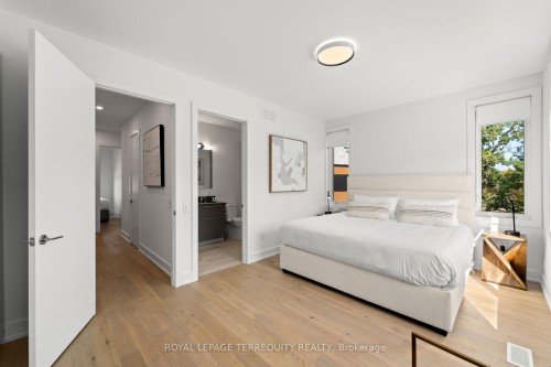 35 Rockmount Crescent, Gravenhurst, ON - Indoor Photo Showing Bedroom