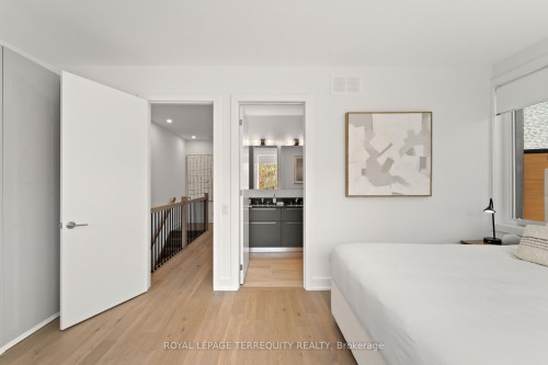 35 Rockmount Crescent, Gravenhurst, ON - Indoor Photo Showing Bedroom